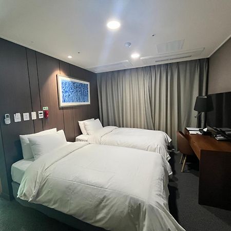 Raonstay in Perla Hotel Jinju Bagian luar foto