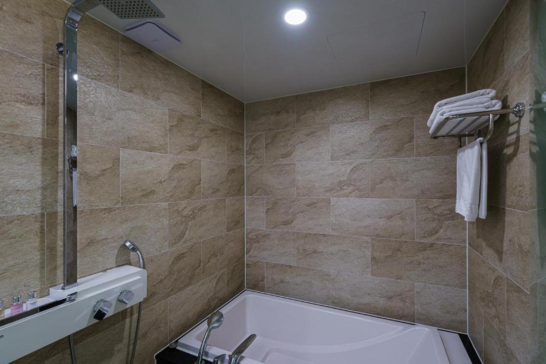 Raonstay in Perla Hotel Jinju Bagian luar foto