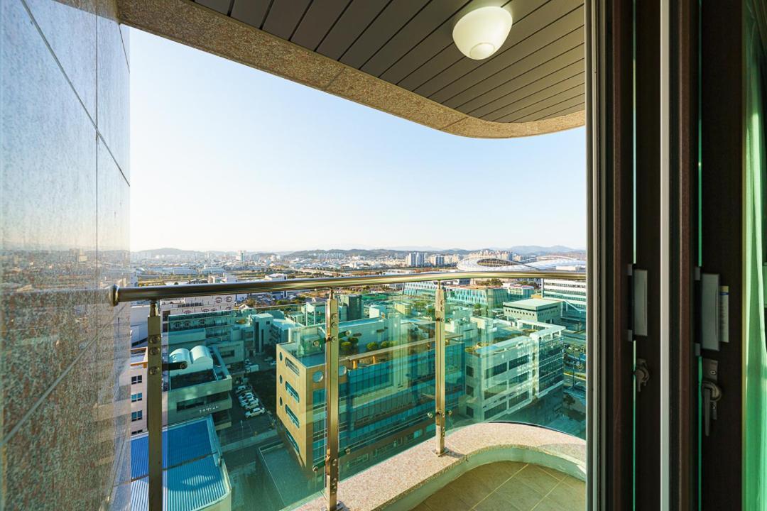 Raonstay in Perla Hotel Jinju Bagian luar foto