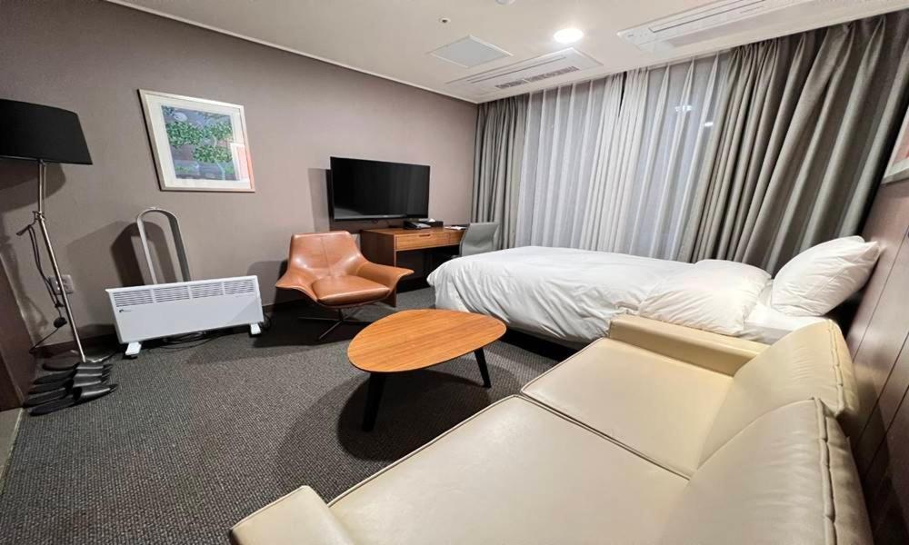 Raonstay in Perla Hotel Jinju Bagian luar foto