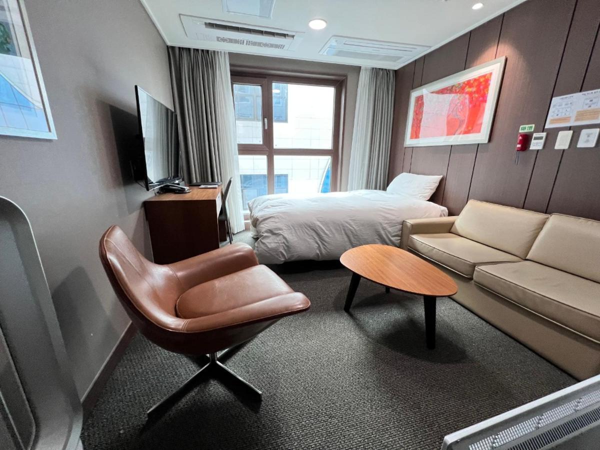 Raonstay in Perla Hotel Jinju Bagian luar foto