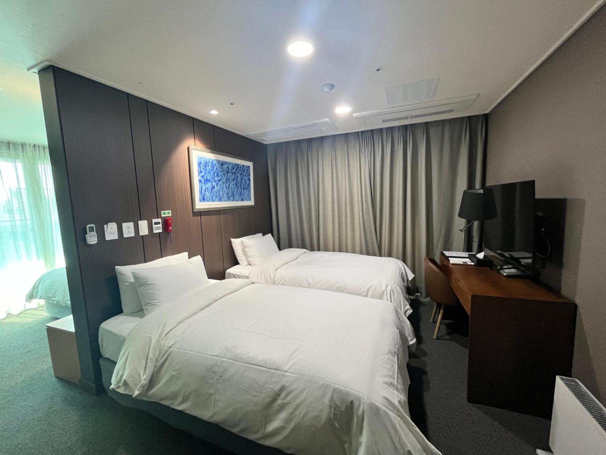 Raonstay in Perla Hotel Jinju Bagian luar foto